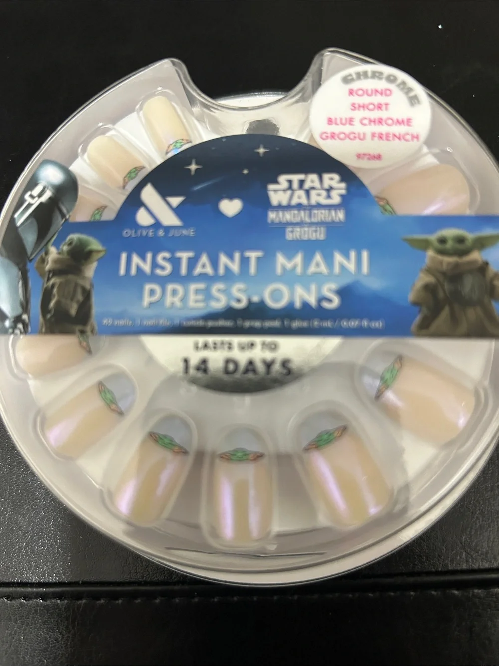 Star Wars Grogu Instant Mani Press-Ons in Beige with Green Accent